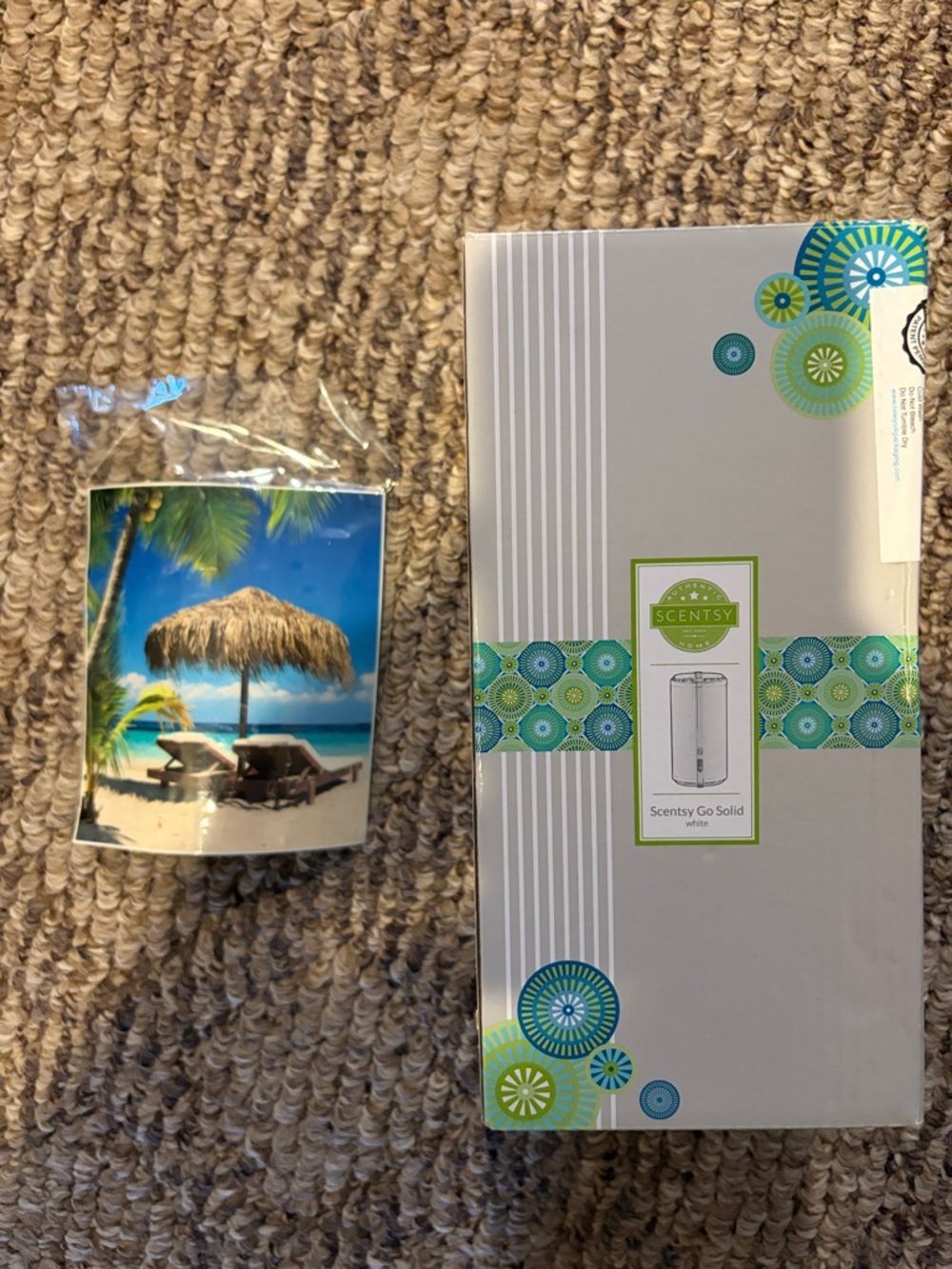 Scentsy Go Solid Warmer with Tropical Blue & Green Sleeve